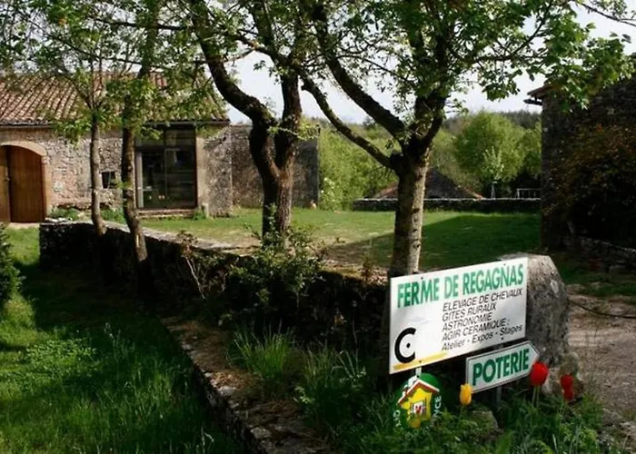Maison Larzac Cevennes Grand 度假居 *